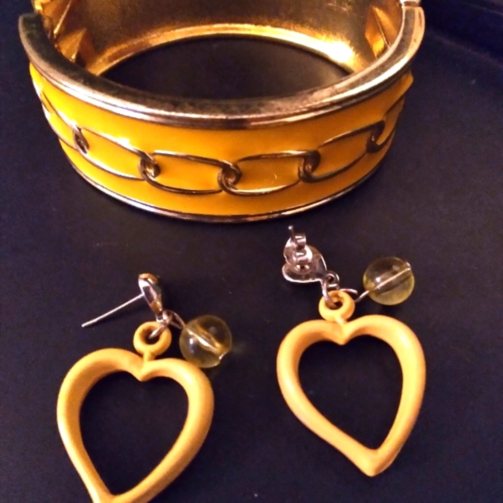 Yellow Vintage Bracelet w/earrings